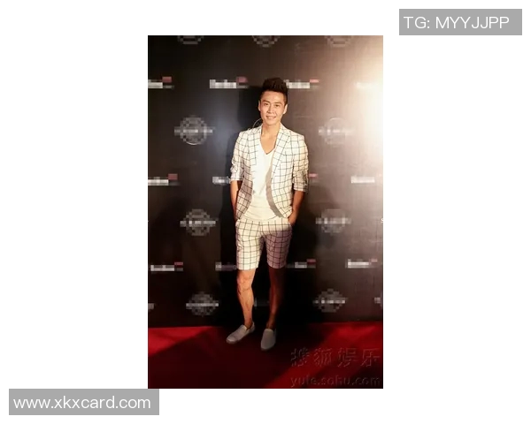 日本足球明星身着西装的时尚风采与魅力展示 日本足球明星身着西装的时尚风采与魅力展示